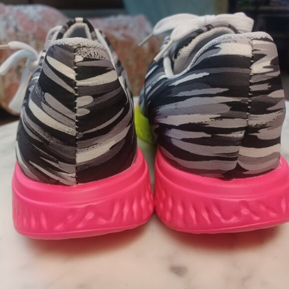 Women's Sneakers NWT Lace-Up 7.5 - 8 Zebra & Rainbows - Picture 3 of 6